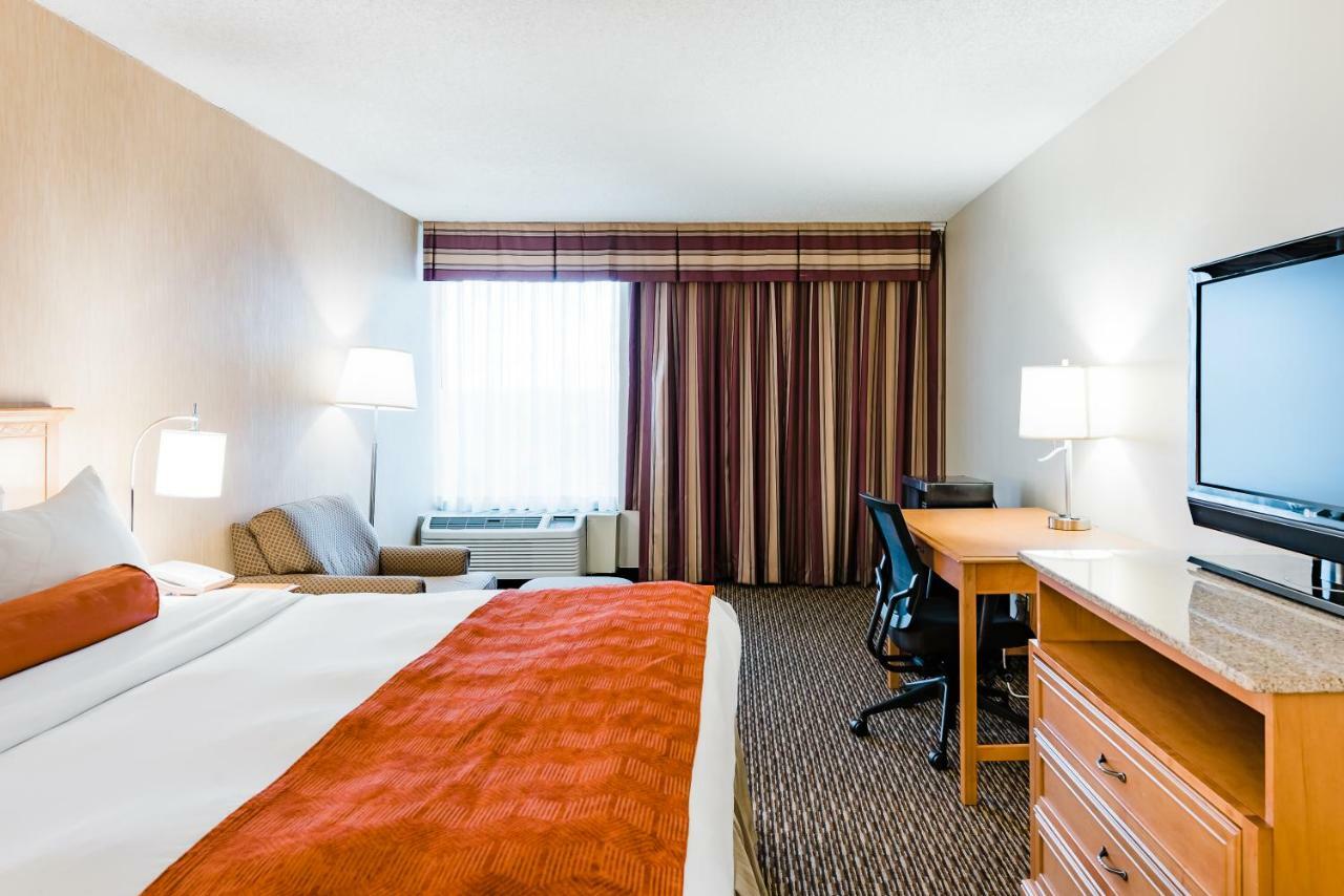 Radisson Hotel Denver-Aurora Exterior photo