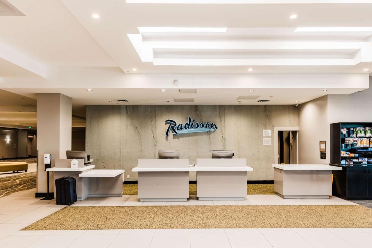 Radisson Hotel Denver-Aurora Exterior photo